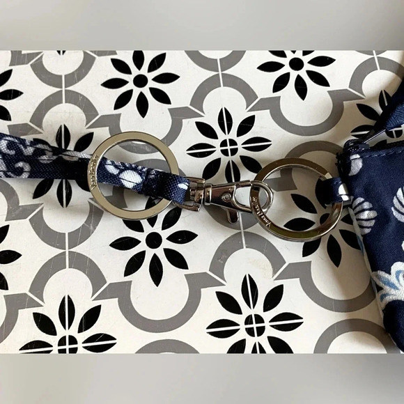 Vera Bradley Zip ID Case and Matching Lanyard - Picture 3 of 4
